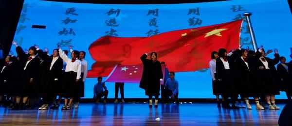 青春正当时 奋斗同路人│90后冰雕师徐东慧：刻刀飞舞的艺术 在冰雪中绽放